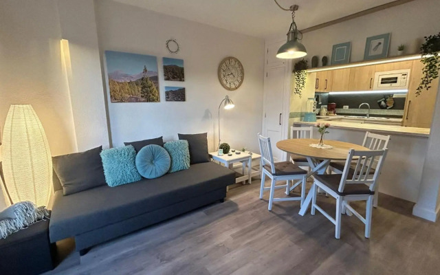 Hübsche Ferienwohnung mit 2 Schlafzimmern, Pool und WLAN, Strandnähe