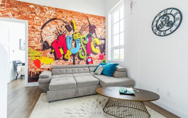 GLOBALSTAY. Dundurn LOFTS. Free parking