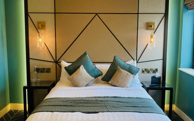 Seven Hotel