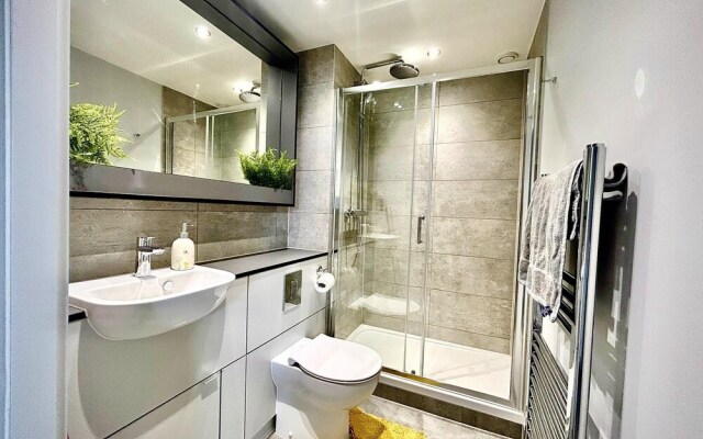 Captivating 2-bed Skyview Apartment in Leeds