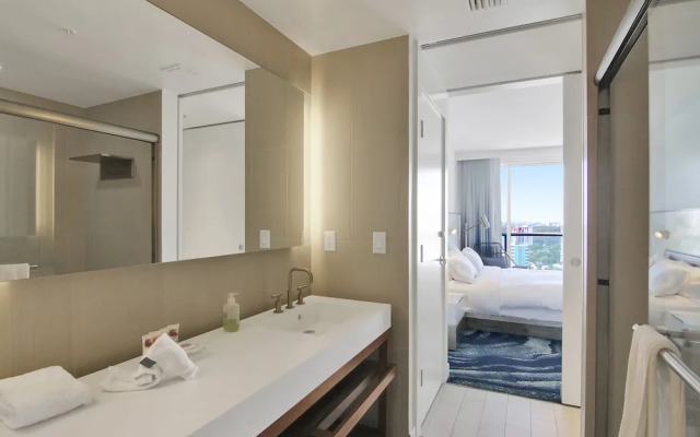Sapphire Suite Beachfront, Gym + Pool!