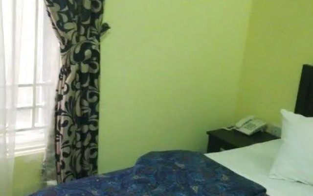 Queen Idia Suites