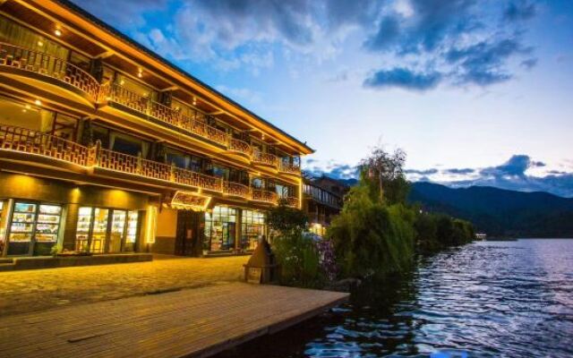Qihai Tingfeng Inn (Lugu Lake Headquarter)