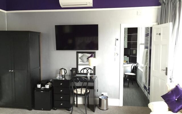 The 25 Boutique BB