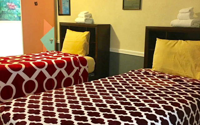 Traveler's Bed & Breakfast Hostel