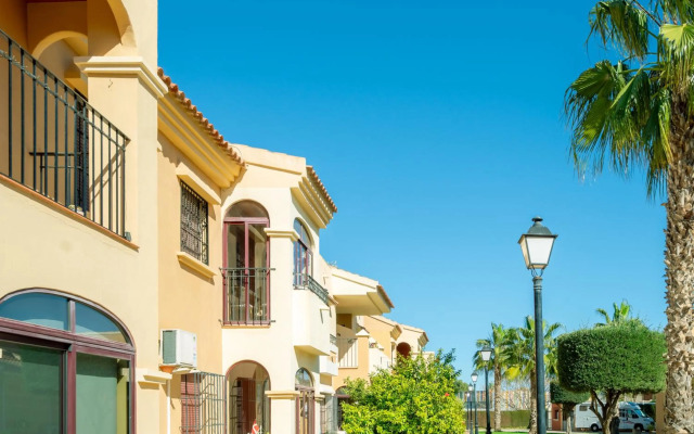 Planta baja en Club Salino con piscina comunitaria