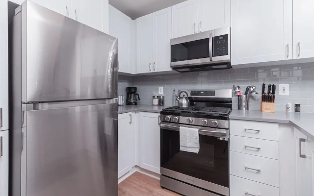 VA - Avalon - Apt 302