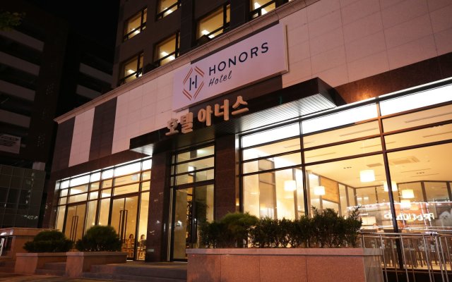 Honors Hotel