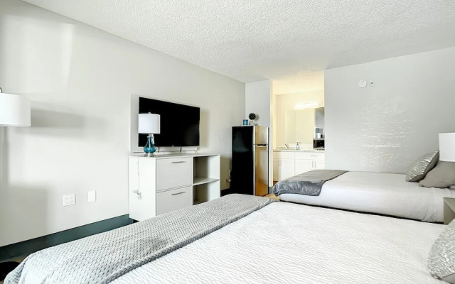 Travelodge Suites by Wyndham Kissimmee Orange