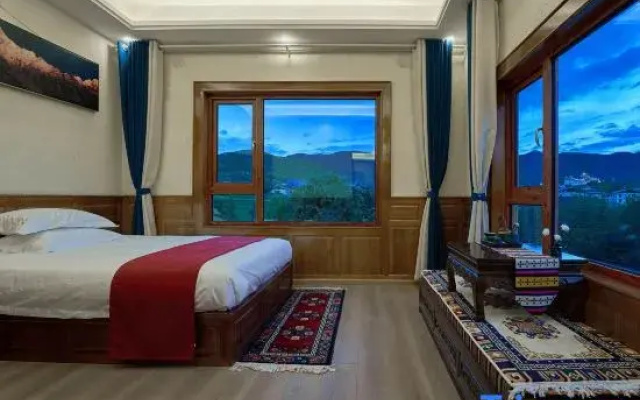 Shangri-La Pond Pine Forest Card Homestay