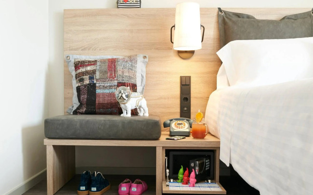 Moxy Patra Marina