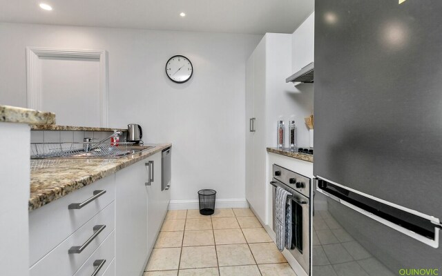 QV Modern Apartment in CBD - 078