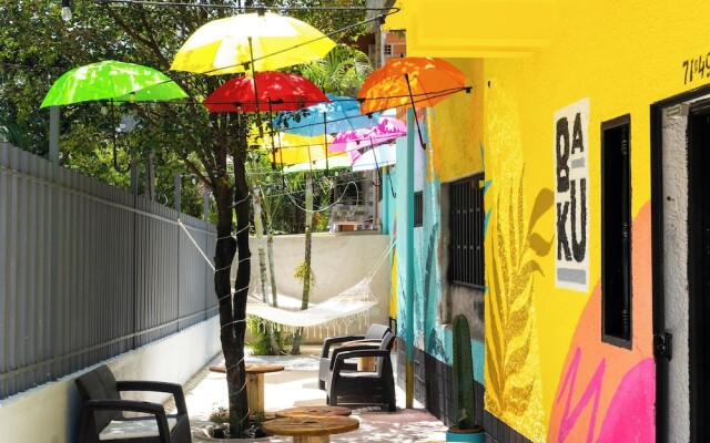 Baku Laureles Hostel