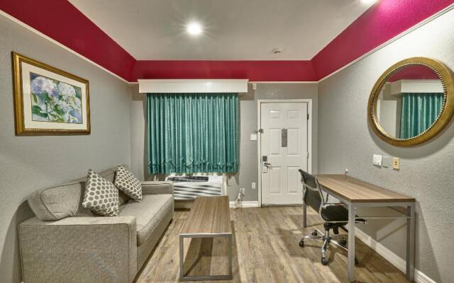 OYO Hotel Bliss Boardwalk