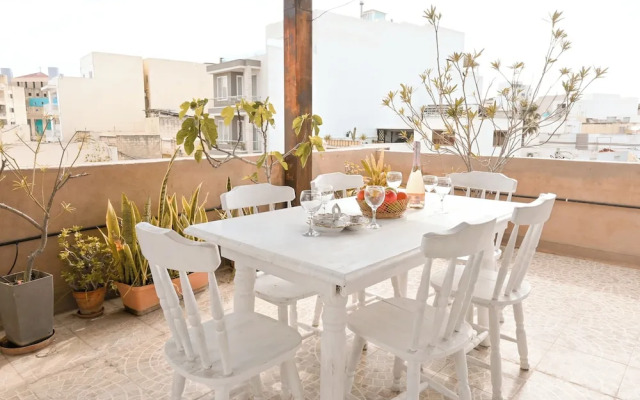 Mediterranea Sunny Maltese Townhouse