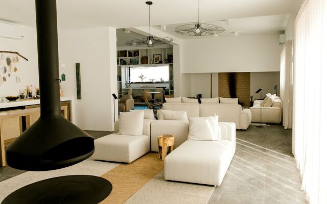 Montimerso Skyscape Country House