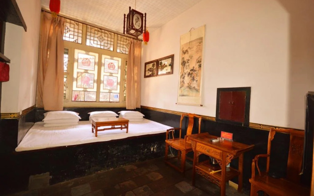 A Piece of Red Cloth Youth Hostel