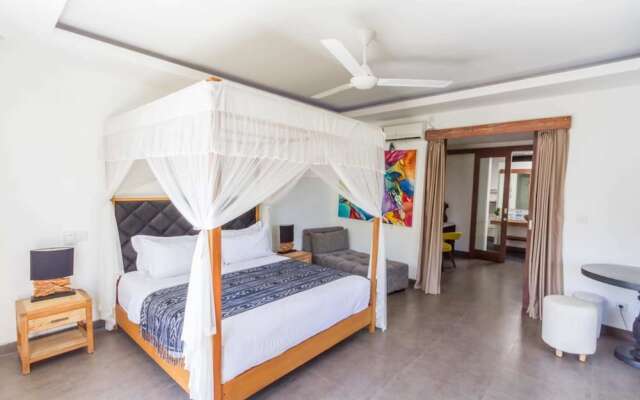 Colorful Private Villa 3 BR, Seminyak With Staff