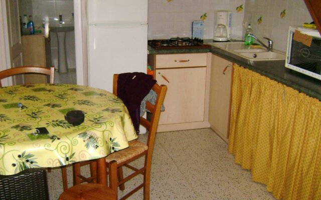 House With 2 Bedrooms In Montblanc With Furnished Terrace 20 Km From The Beach