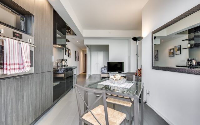 Trendy 2BR Condo in King East Great View