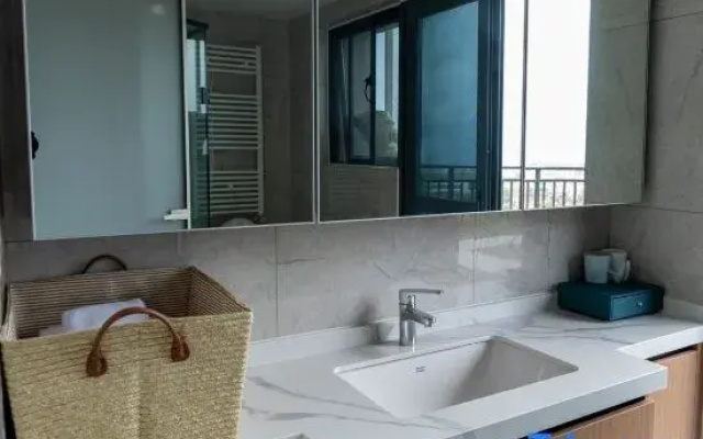 Shennong Huayu Hot Spring Homestay with Sky Garden.