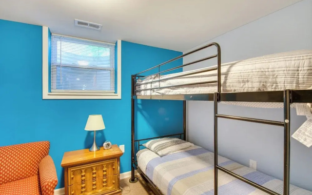 Charming Virginia Getaway Near Hiking & Golfing!