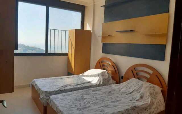 Stunning 4-bed Apartment in Ain Saadeh