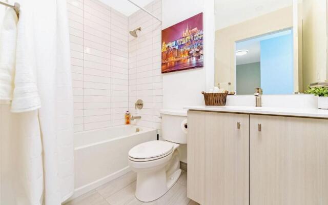 Luxury 1BR Condo - Private Balcony City Views