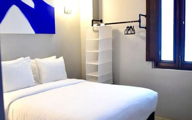 El Colonial - Adults Only