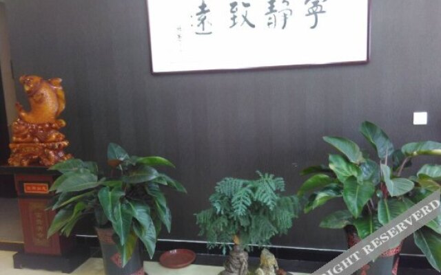 Xinjin Hotel (Cangzhou Qiantong Avenue Yanbai Shopping Plaza)