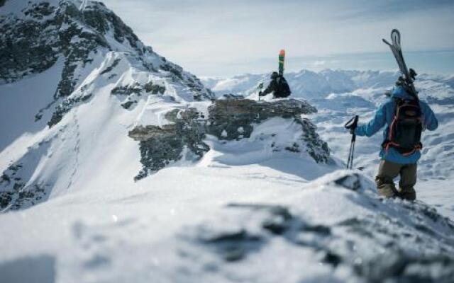 Edelweiss Mountain Suites 04-01