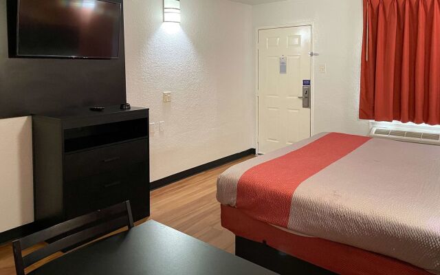Motel 6 Houston, TX - Brookhollow