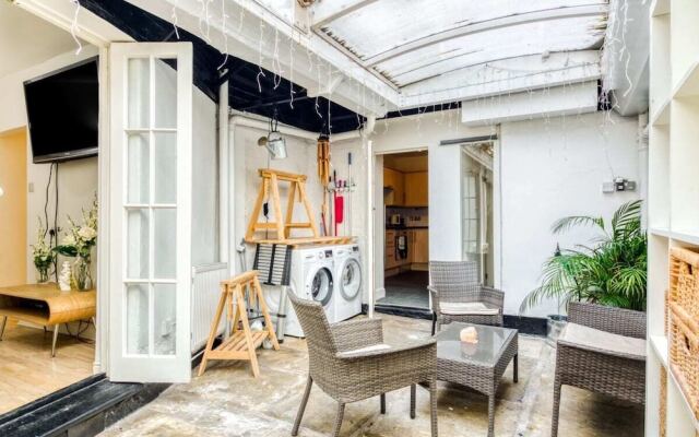 2bed w/ Covered Patio, 5 Mins to Paddington Stn