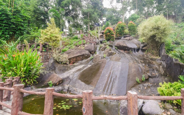 Capital O 404 Lagone Resort