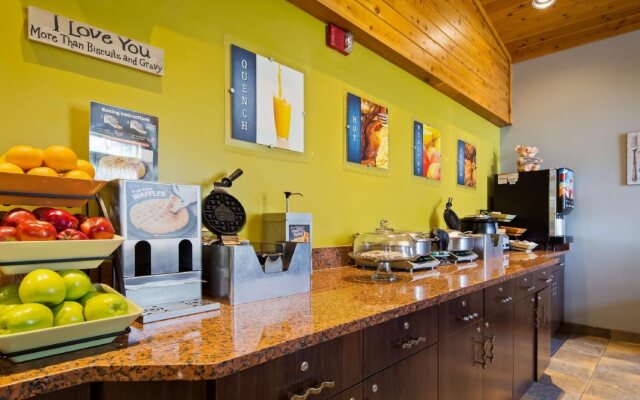 White Pines Inn & Suites