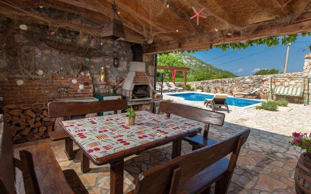 Authentic Large Villa With Private Swimming Pool & Wellness