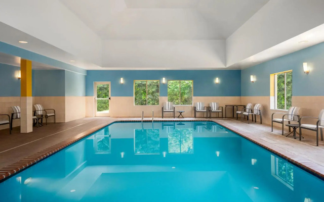 Holiday Inn Express Hotel & Suites Fredericksburg by IHG