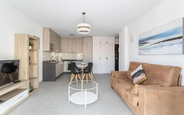 A410 Frontlilne Apartment