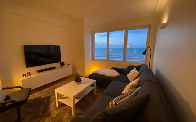 OSKAR luxe appartement op zeedijk met zeezicht