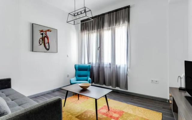 Sanders Center - Nice Studio Apartment