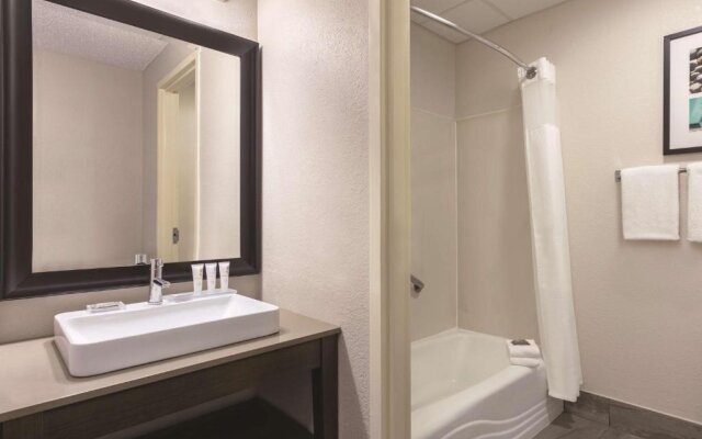 Country Inn & Suites by Radisson, Port Clinton, OH