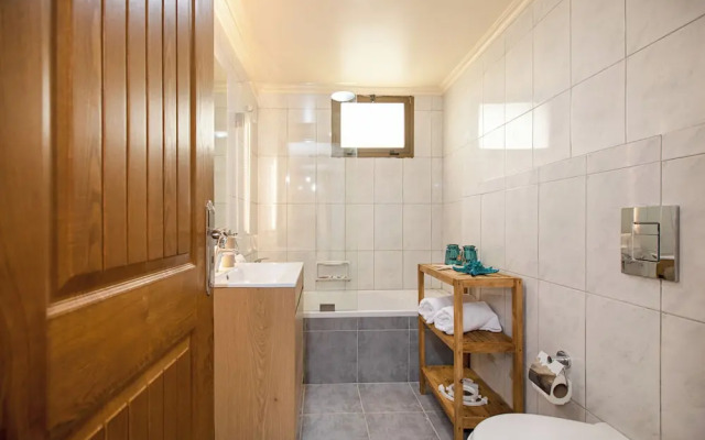 Akl - Chic Apts & Balconies in Batroun
