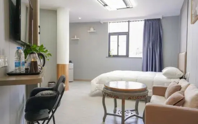Yunqing Homestay (Shanghai Linghe Road)