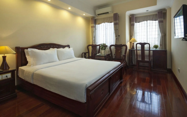 Lucky 3 Hotel & Travel