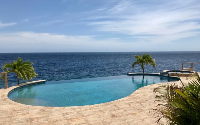 Perfect Luxury Escape - Ocean Frontline Mansion