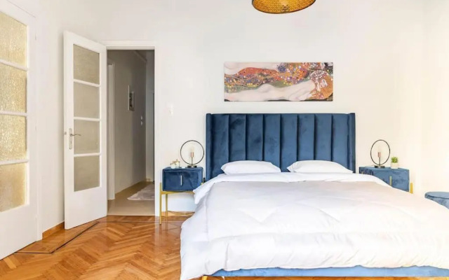 New Huge 5bdr/2bath Apt(+Netflix)/1min Toacropolis