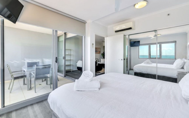 Stylish 1-bed Darwin City Stay With Balcony Views – Guest Rooms – Darwin