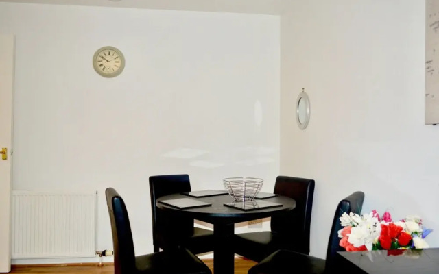 Spacious 2 Bedroom Ground Floor Flat in Leith