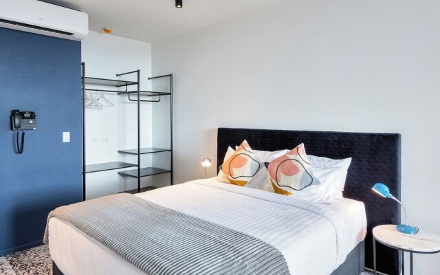 Roomie Apartment Hotel