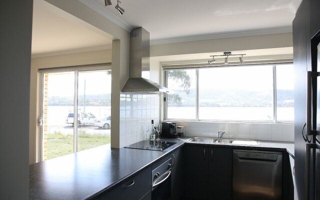 Waterfront Holiday Home - Esplanade 54